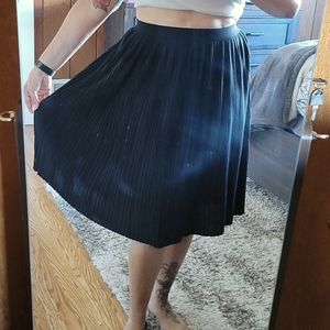 Pleated high waisted black skirt